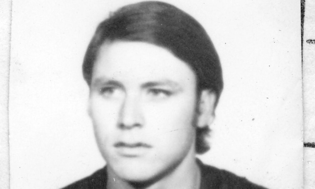 Foto de Cesar Gerónimo Córdoba, estudiante desaparecidx durante la Dictadura Civico Militar Eclesial en la ECI – UNC.