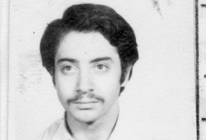 Foto de Gustavo Hugo Garcia, estudiante desaparecidx durante la Dictadura Civico Militar Eclesial en la ECI – UNC.