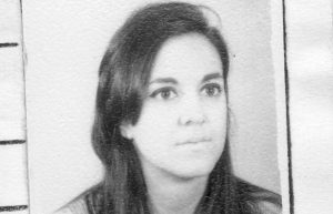 Foto de Susana Beatriz Bertolo desaparecidx durante la Dictadura civico militar eclesial en la ECI UNC.
